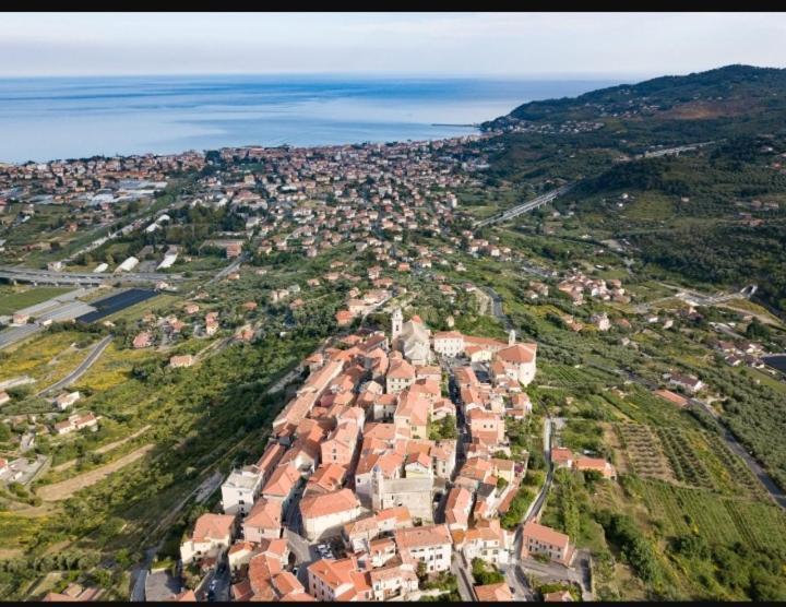 Vila La Casa Di Nonna Mary Diano Castello Exteriér fotografie