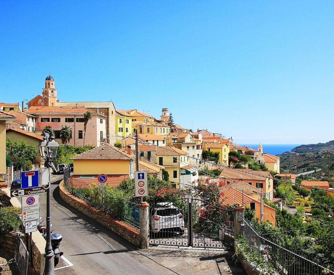 Vila La Casa Di Nonna Mary Diano Castello Exteriér fotografie