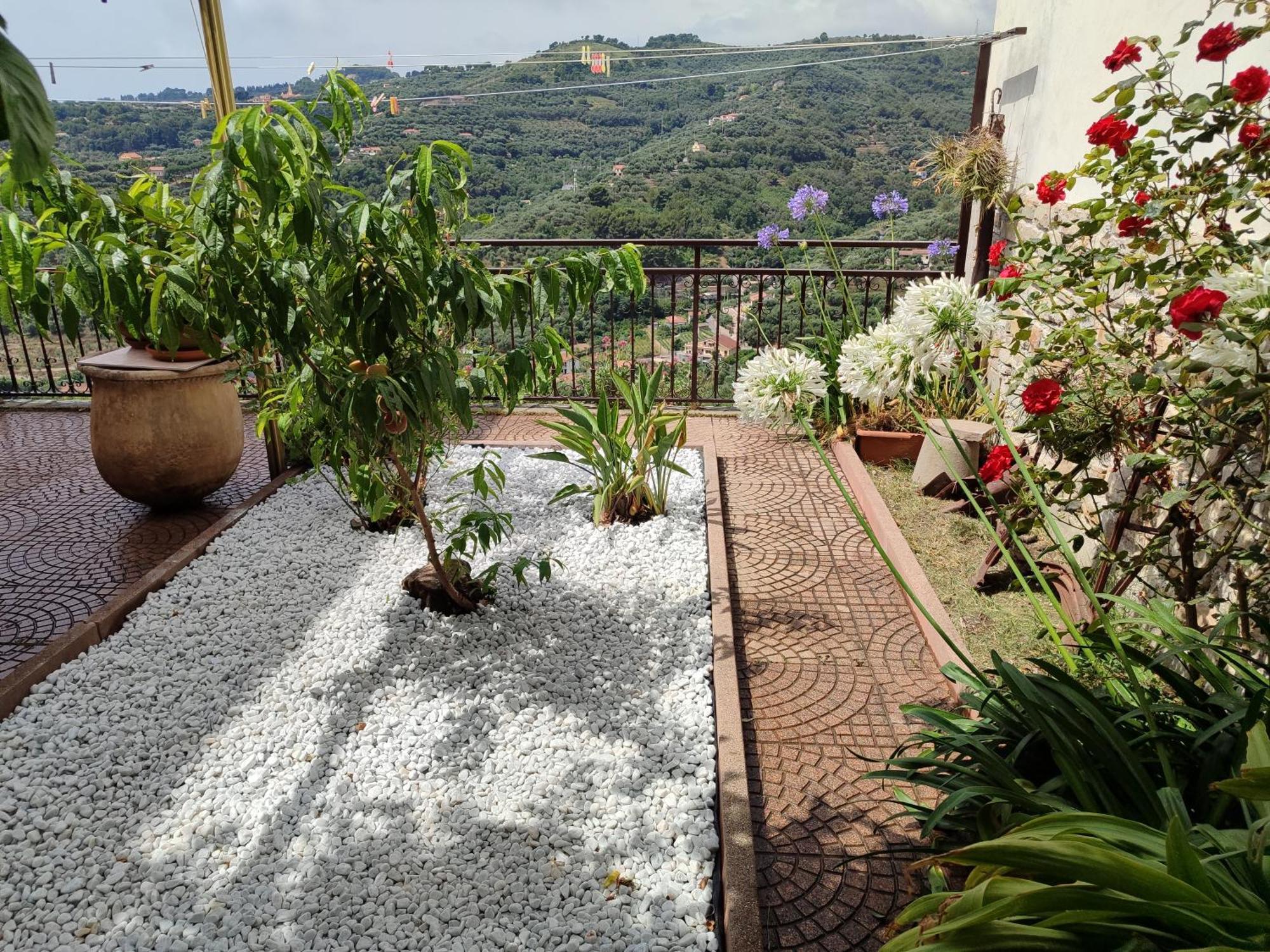 Vila La Casa Di Nonna Mary Diano Castello Exteriér fotografie